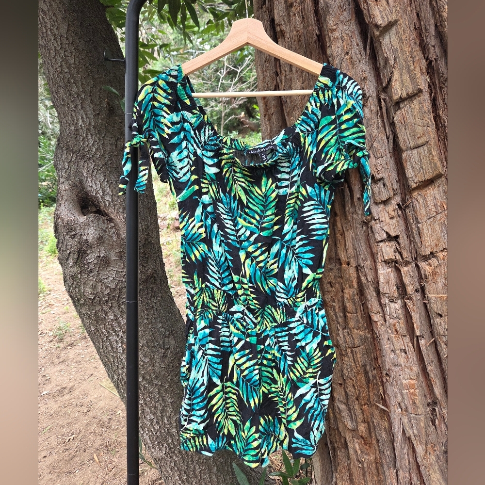 Derek Heart Green and Blue Leaf Print‎ Off-Shoulder Top